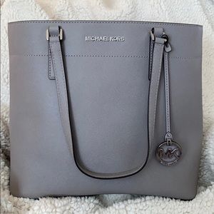 MK Jet Set Medium Saffiano Leather Top-Zip Tote